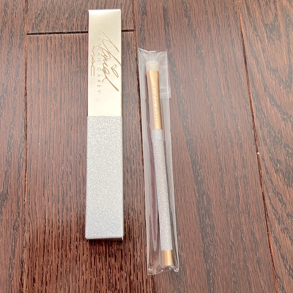 MAC eye shader brush with Mariah Carey packaging